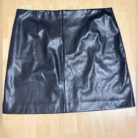 Mini  Skirt - Picture 3 of 3